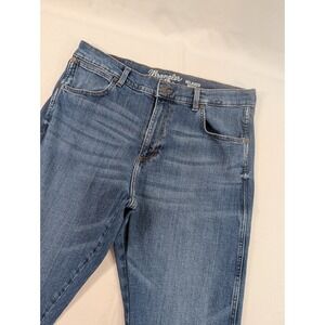 Wrangler Retro Relaxed Boot Jeans Mens Measures 34x33 Blue Denim  Cowboy